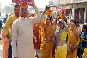 अमेठी: गाजे-बाजे के साथ निकली भव्य कलश यात्रा