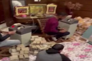 आयकर विभाग के अधिकारियों को पीयूष जैन के घर से मिला जानें कितना धन?