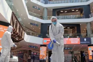 कोविड पाबंदी: दिल्ली में स्कूल-कॉलेज, मॉल सभी बंद, कर्फ्यू का समय बढ़ा