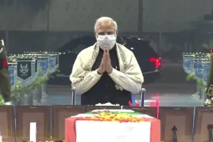 जनरल बिपिन रावत, उनकी पत्नी एवं कुछ अन्य के पार्थिव शरीर दिल्ली लाए गए, पीएम मोदी ने दी श्रद्धांजलि