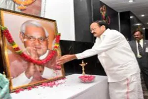 कर्तव्यों का पालन नहीं करने वाले सांसदों को सवाल करने का अधिकार नहीं है: नायडू