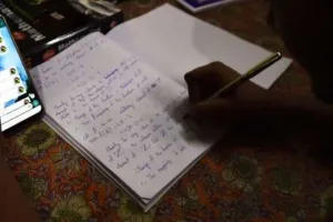 सतना: ऑनलाइन क्लास के दौरान मोबाइल फोन फटने से छात्र घायल