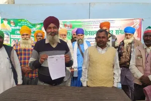 पीलीभीत: बेटे का इलाज कराने में असमर्थ गन्ना किसान ने शुरू की भूख हड़ताल