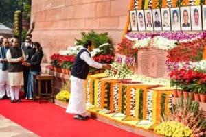संसद पर 2001 में हुए आतंकी हमले में जान गंवाने वालों को दी गई श्रद्धांजलि
