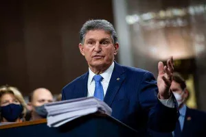 मुश्किल में फंसे जो बाइडेन, डेमोक्रेटिक सीनेटर मानचिन ने दो लाख करोड़ डॉलर के एजेंडा पर खड़ा किया अड़ंगा