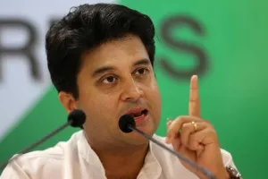 सिंधिया ने ‘देशद्रोही’ के आरोप पर कहा- मैं दिग्विजय के स्तर तक नहीं गिर सकता