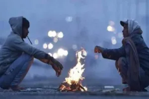 पहाड़ों पर बर्फबारी से दिल्‍ली में सर्दी का सितम, 4.6 डिग्री पहुंचा पारा