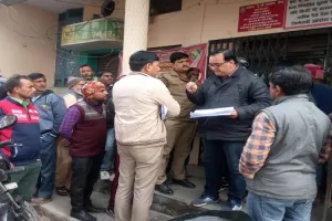 मुरादाबाद : बैंक मैनेजर, कैशियर व बीसी ने ग्रामीणों को लगाया 30 लाख का चूना