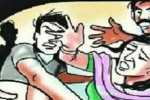 मुरादाबाद : महिला पूर्व पार्षद से घर में घुसकर मारपीट