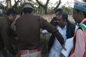 अमरोहा : कांग्रेसियों ने किया सीएम के पुतला फूंकने का प्रयास