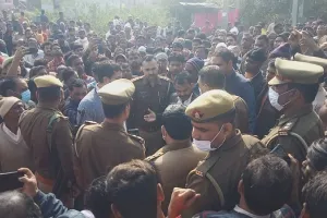 मुरादाबाद : ट्रैक्टर ट्राली की टक्कर से बाइक सवार दो युवकों की मौत