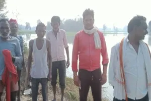 बाराबंकी: नहर कटने से किसानों की सैकड़ों बीघा फसल जलमग्न