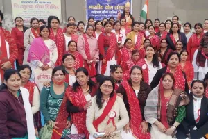 गोरखपुर: महिला योग शक्ति दिवस पर  विनीता ने पूर्व महिला राष्ट्रपति बनकर दी योग की शिक्षा