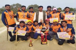 सीतापुर: क्रिकेट टूर्नामेंट में आर्यन क्लब को हरा कर फाइटर क्लब बना विजेता