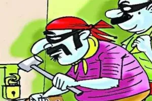 हरदोई: चोरों ने प्राथमिक विद्यालय को बनाया निशाना, बैटरी व इनवर्टर किया पार