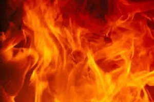 सीतापुर: कॉस्मेटिक की दुकान में लगी आग, एक लाख का सामान जलकर खाक