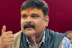 सपा इत्र की सुगंध को अपवित्र कर रही : सुब्रत पाठक