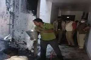 सिगरेट की चिंगारी से होटल में लगी आग, एसी में हुआ धमाका