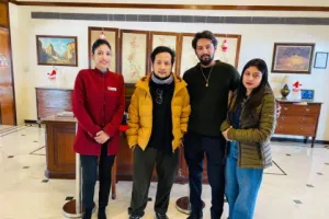 नैनीताल पहुंचे इंडियन आइडल विजेता पवनदीप राजन, फैंस को नहीं लगी भनक