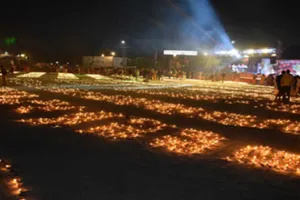 झांसी: आजादी के 75 साल पूरे होने का जश्न 75 हजार दीपों की दीपांजलि के साथ समाप्त