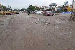 राजधानी में एलडीए बना रहा 40 सालों तक न खराब होने वाली सड़क, देखें…