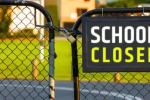 ओमीक्रोन की दहशत: अभिभावक बोले- बंद किए जाएं स्कूल