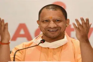 गरीबों से लूटा गया पैसा दीवालों से निकल रहा है: सीएम योगी