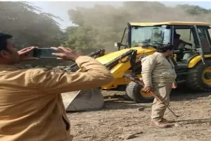 अवैध रूप से चल रही कोयले की 13 भट्ठियों को गिराकर की गई बड़ी कार्रवाई