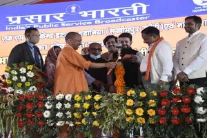 सीएम योगी व अनुराग ठाकुर ने किया गोरखपुर दूरदर्शन में अर्थ स्टेशन का शुभारंभ