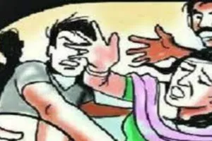 अमेठी: खेत में शौच करने से रोका तो दबंगों ने दलित महिला को पीटा