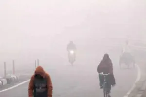 Delhi Weather: दिल्ली में बढ़ रहा ठंड का कहर, 6 डिग्री सेल्सियस दर्ज किया गया तापमान