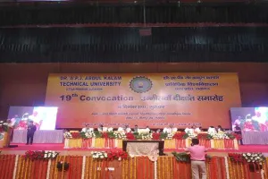 एकेटीयू में आयोजित हुआ 19वां दीक्षांत समारोह, 54 हजार छात्रों को दिया गया मेडल