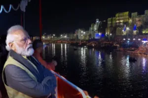 पीएम मोदी ने किया गंगा महाआरती के विहंगम दृश्य का अवलोकन