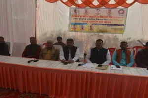 अयोध्या: पेंशन के लिए शिक्षकों ने भरी हुंकार,  लेखाधिकारी के घेराव का अल्टीमेटम