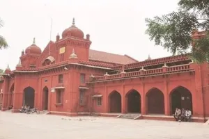 बरेली: शुल्क की पुराने सत्र की रसीद देने पर हंगामा