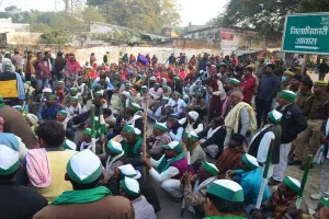 अयोध्या: भाकियू ने महापंचायत कर घेरा डीएम आवास