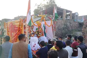 रायबरेली:  भारत माता के रथ के साथ निकली शोभायात्रा