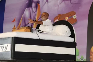 ठाकुर जी के चरणों में गिरते हैं भक्त के आंसू: मोरारी बापू