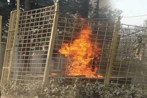 बहराइच में ट्रांसफार्मर जलने से मोहल्ले की बिजली हुई गुल, जानें