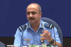वायुसेना प्रमुख बोले- चीन ने दीर्घकालिक चुनौती की है पेश, आक्रामक मंशा परिचालन बुनियादी ढांचे में देती है दिखाई