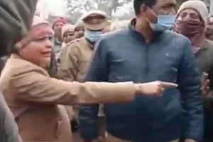 ईवीएम का रिजर्व स्पेस खाली कराने पर गल्ला व्यापारियों व प्रशासन में हुआ विवाद