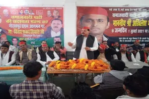 गोरखपुर: सदस्यता ग्रहण कर लौटे विधायक विनय शंकर तिवारी का सपा कार्यालय पर हुआ स्वागत