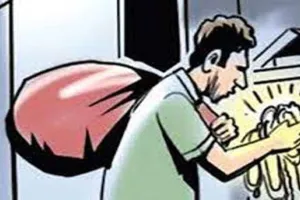 सीतापुर: बेखौफ चोरों ने नकदी, जेवर सहित पार किया तीन लाख का माल, जांच में जुटी पुलिस