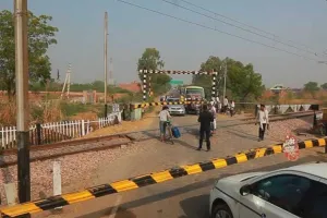 बरेली: हुलासनगरा क्रॉसिंग पर गार्डर रखने का काम शुरू तो दिनभर हाईवे पर जाम