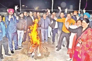 मुरादाबाद : लोहड़ी पर ढोल-नगाड़ों से जमाया रंग, सुख-शांति की कामना