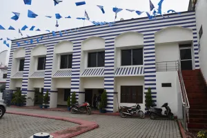 बरेली: टिकट के लिए दिल्ली-लखनऊ की दौड़, पार्टी कार्यालयों पर सन्नाटा