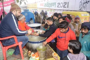 बरेली: मकर संक्रांति पर शहर में जगह-जगह हुए खिचड़ी भोज