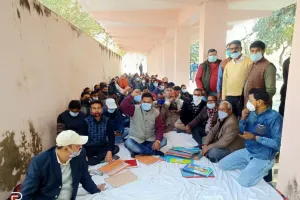 बरेली: विवि में कर्मचारियों ने विरोध कर किया असहयोग