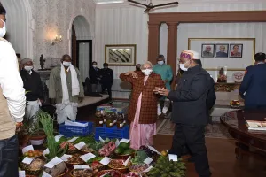 राजभवन में राज्यपाल आनंदीबेन पटेल ने देखा जैविक खेती का लाभ…