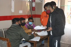 बरेली: प्रभाव- बिना मास्क के नहीं मिलेगा अस्पताल में प्रवेश, टीम से मांगा स्पष्टीकरण